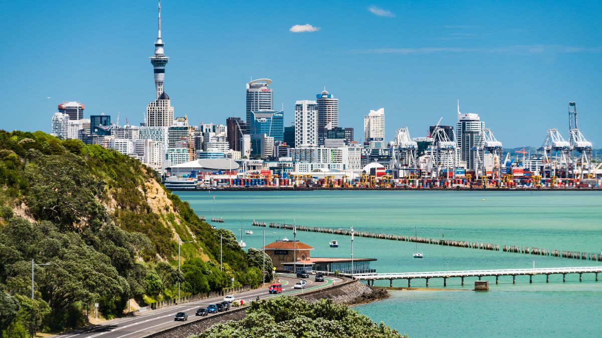 Auckland Online: City of Speed or Struggle?
